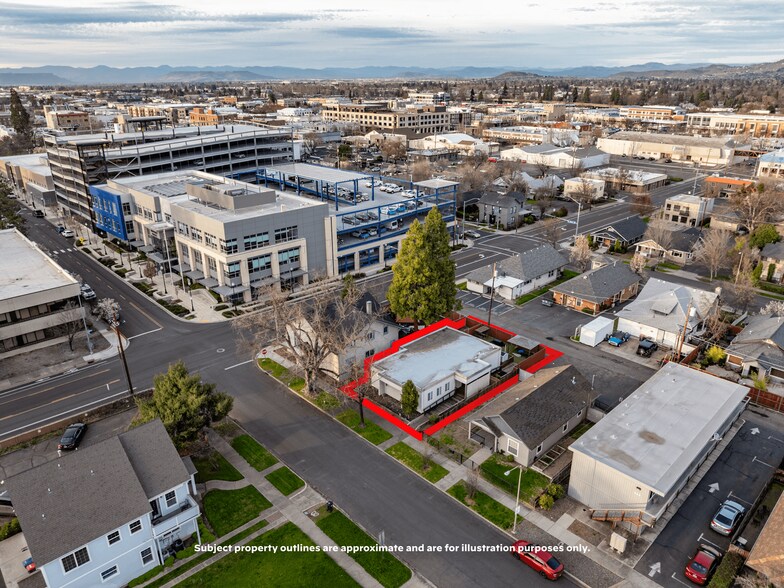 313 S Ivy St, Medford, OR à vendre - Photo de l’immeuble – Image 2 sur 39