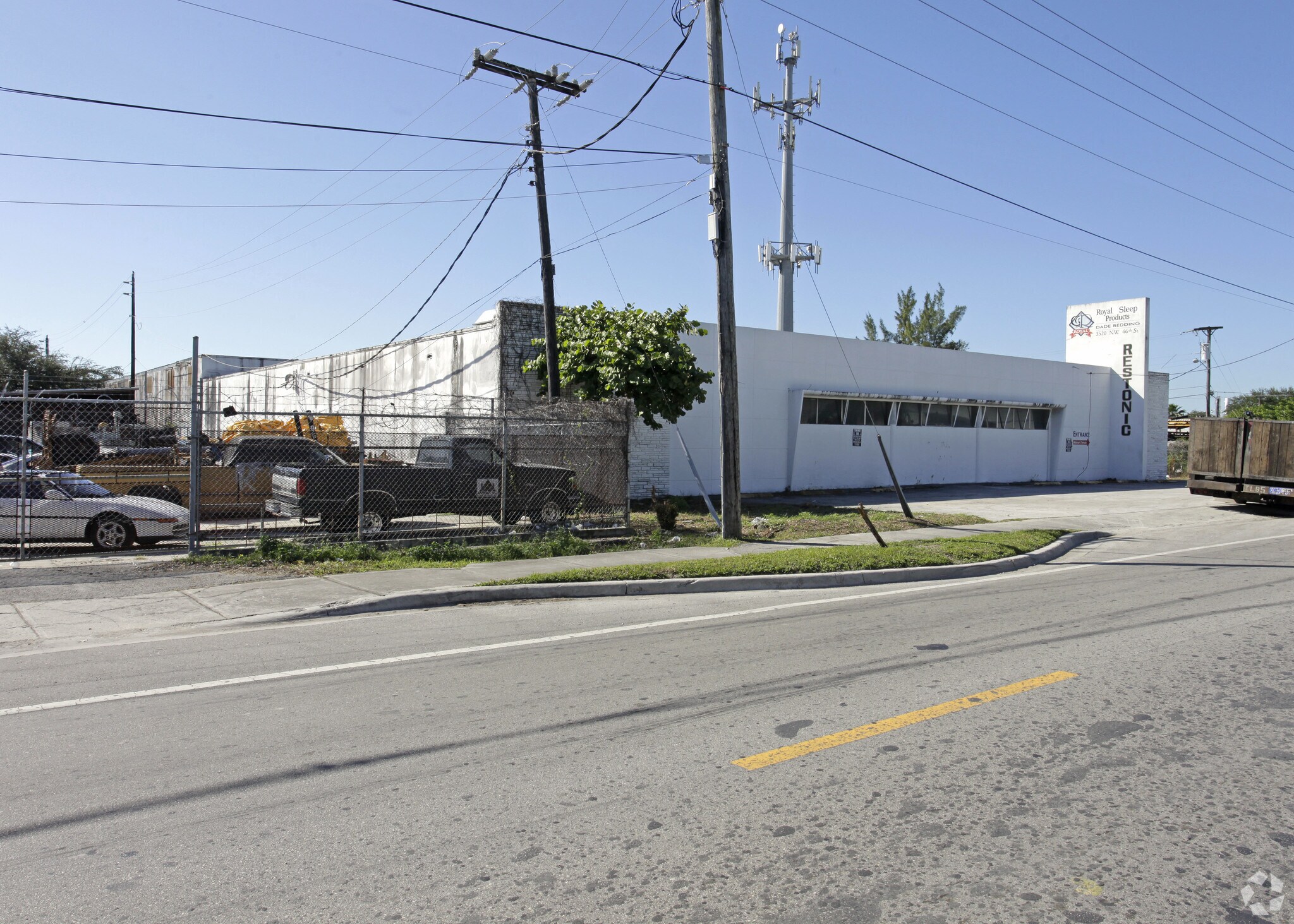 3520 NW 46th St, Miami, FL à louer Photo principale– Image 1 sur 3