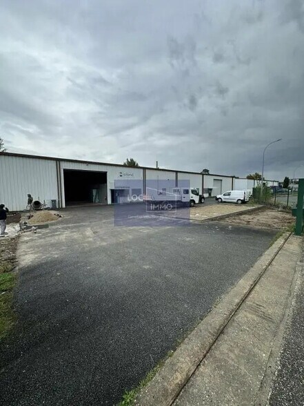 Industriel/Logistique dans Eysines à louer - Photo de l’immeuble – Image 1 sur 4