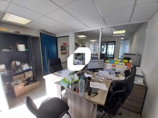 Plus de détails pour Local commercial à louer