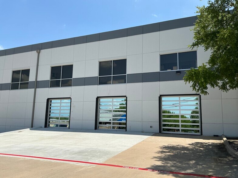 481 Winscott Rd, Benbrook, TX à louer - Photo de l’immeuble – Image 3 sur 28