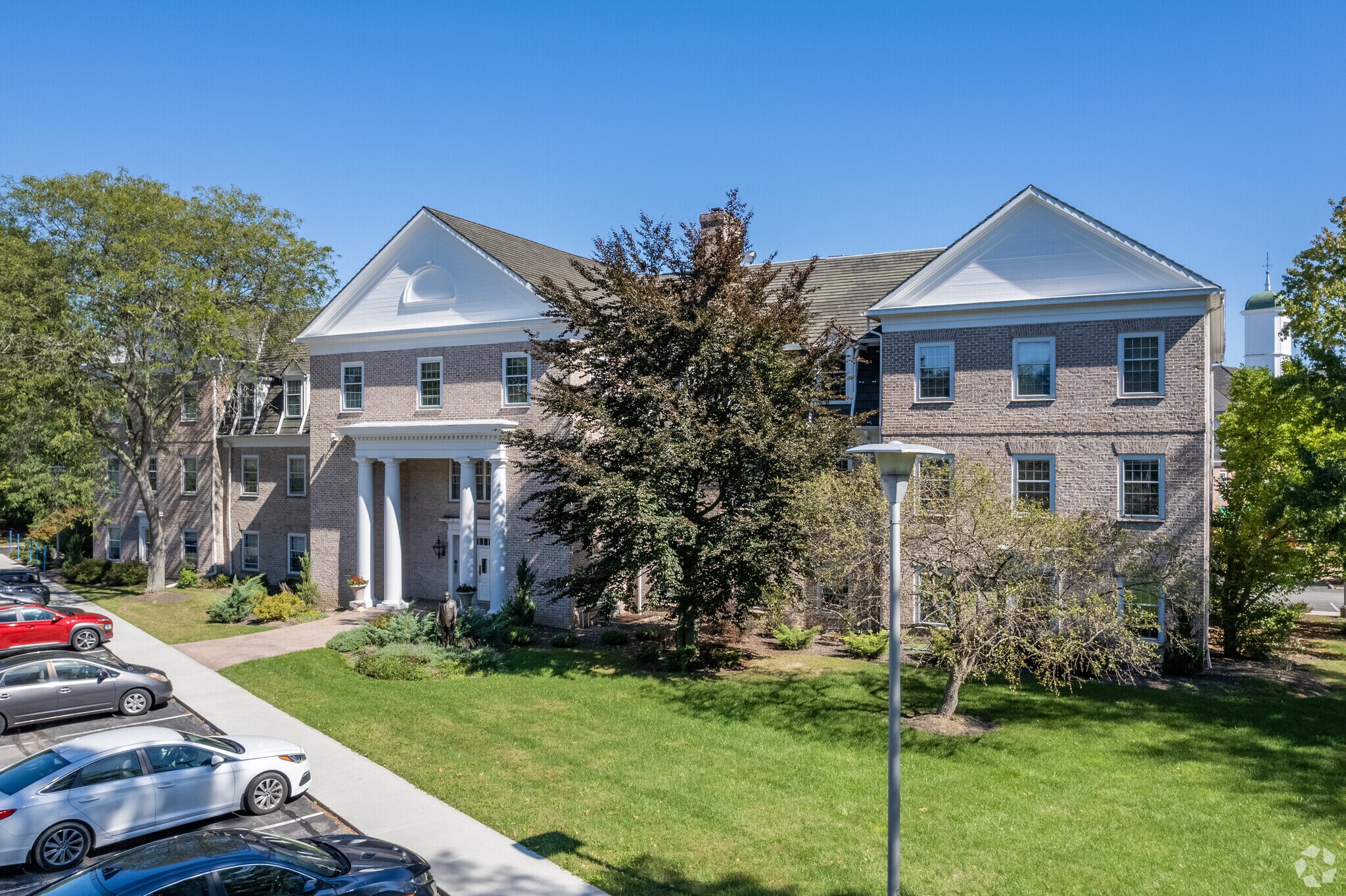 29325 Chagrin Blvd, Pepper Pike, OH à louer Photo principale– Image 1 sur 10