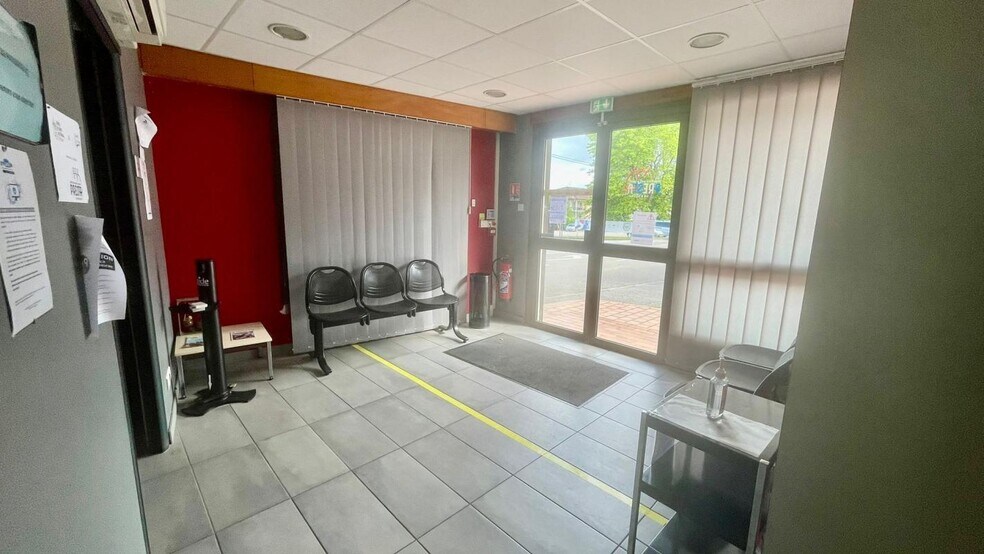 Bureau dans Montrevel-en-Bresse à vendre - Hall d’entrée – Image 1 sur 9