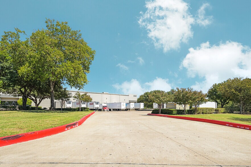 845 Interchange Blvd, Austin, TX à louer - Vidéo sur l’annonce professionnelle – Image 2 sur 13