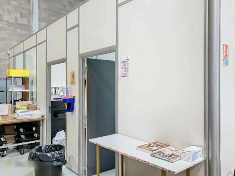 Bureau dans Chantraine à louer - Photo de l’immeuble – Image 3 sur 5