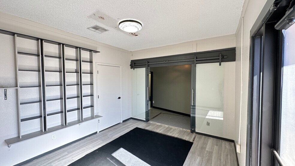 4119 W FM 2147, Cottonwood Shores, TX à louer - Photo intérieure – Image 2 sur 41