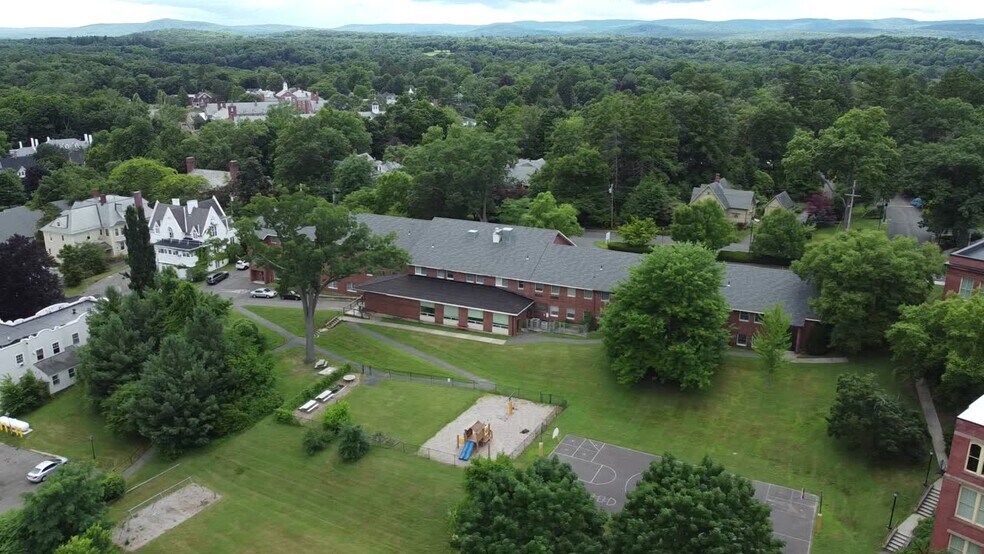 45 Round Hill Rd, Northampton, MA à vendre - Vidéo sur l’annonce professionnelle – Image 2 sur 39