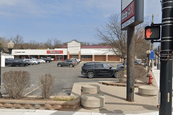 106-114 W Grand River Ave, Brighton, MI à louer - Photo principale – Image 2 sur 3