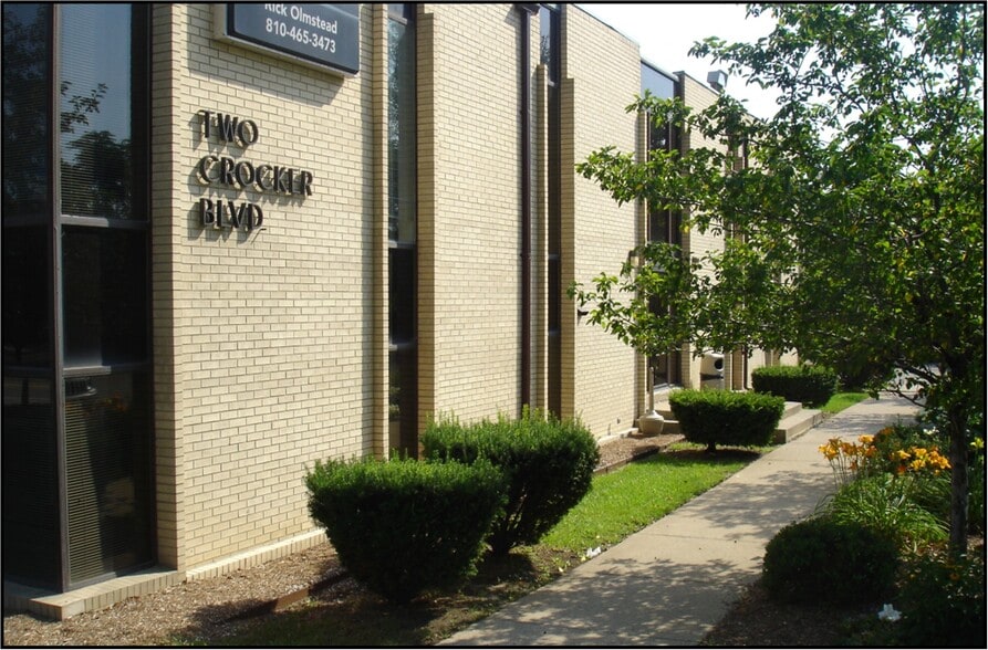 2 Crocker Blvd, Mount Clemens, MI à louer - Photo principale – Image 1 sur 4