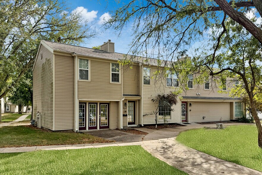 2645 Newbury Cir, Burlington, IA à vendre - Photo de l’immeuble – Image 2 sur 24