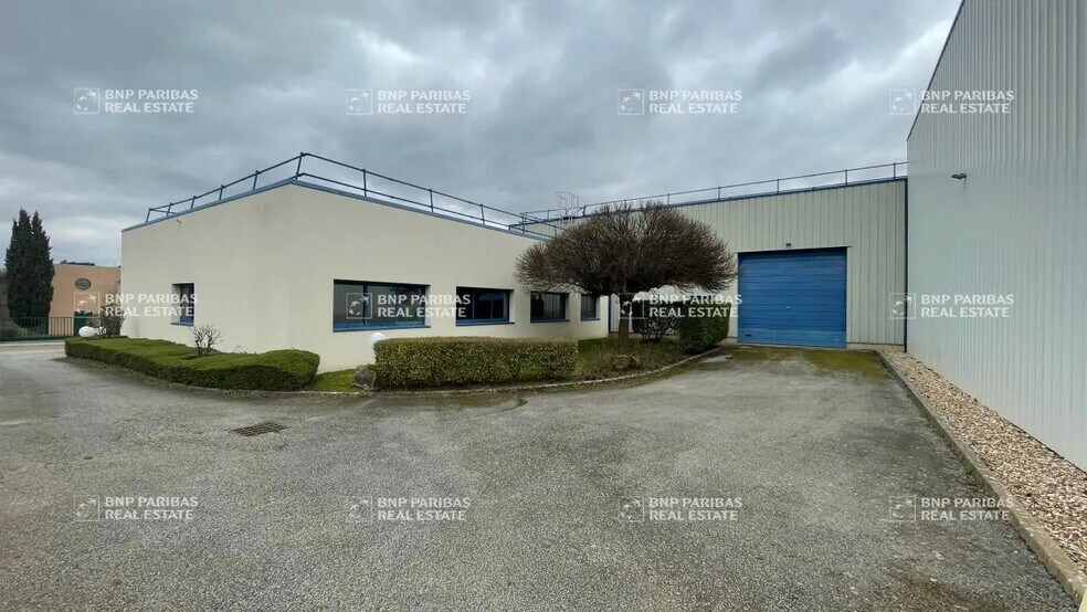 Local d'activités dans Saint-Germain-de-la-Grange à vendre - Photo de l’immeuble – Image 1 sur 16