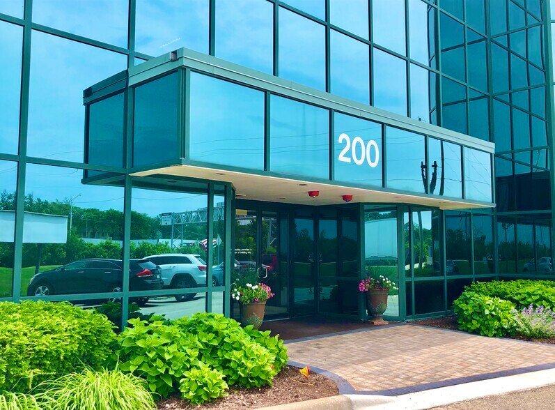 200 S Frontage Rd, Burr Ridge, IL à louer - Photo de l’immeuble – Image 2 sur 7