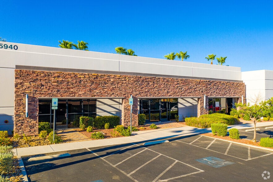 5940 S rainbow Blvd, Las Vegas, NV à vendre - Photo de l’immeuble – Image 3 sur 5