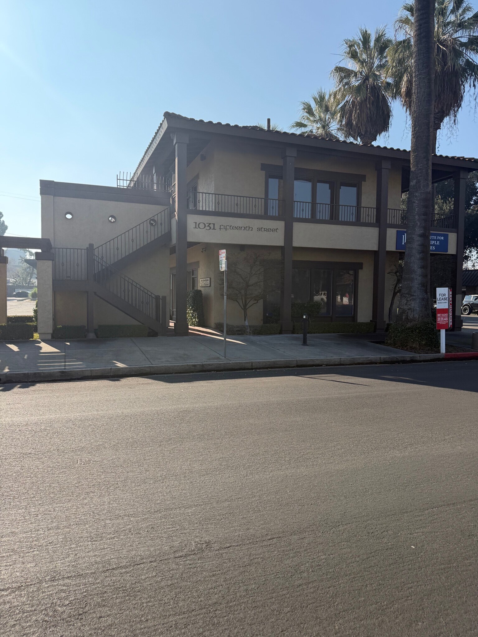 1031 15th St, Modesto, CA à louer Photo principale– Image 1 sur 13