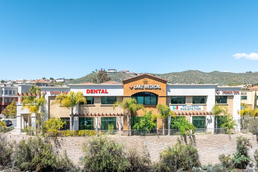 31581 Canyon Estates Dr, Lake Elsinore, CA à vendre - Photo de l’immeuble – Image 2 sur 8