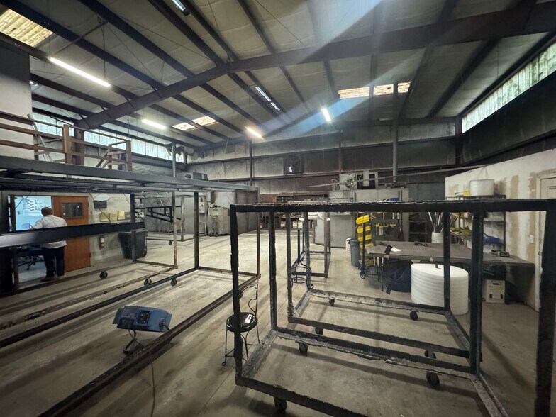 1213 E Bearss Ave, Lutz, FL à vendre - Photo de l’immeuble – Image 3 sur 6