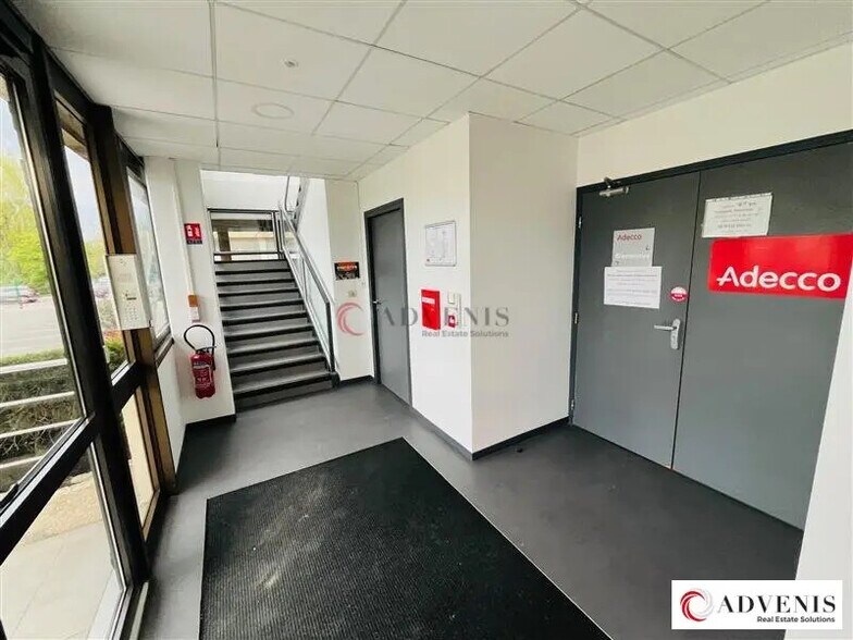 Bureau dans Bruges à louer - Photo de l’immeuble – Image 2 sur 8