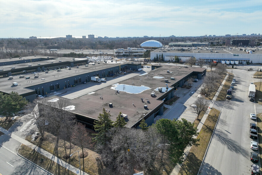 50-70 Novopharm Ct, Toronto, ON à vendre - Photo de l’immeuble – Image 3 sur 3