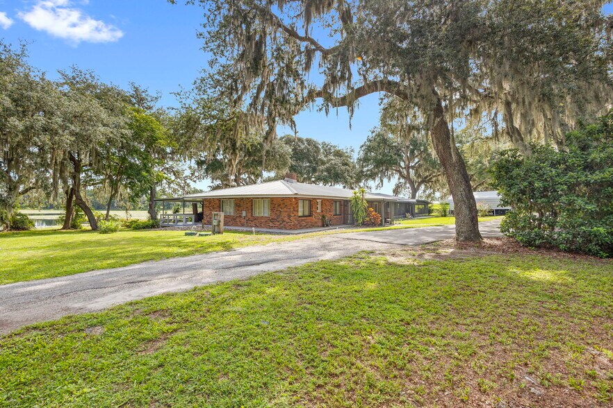 579 Johnson Lake Rd, De Leon Springs, FL à vendre - Photo de l’immeuble – Image 3 sur 47