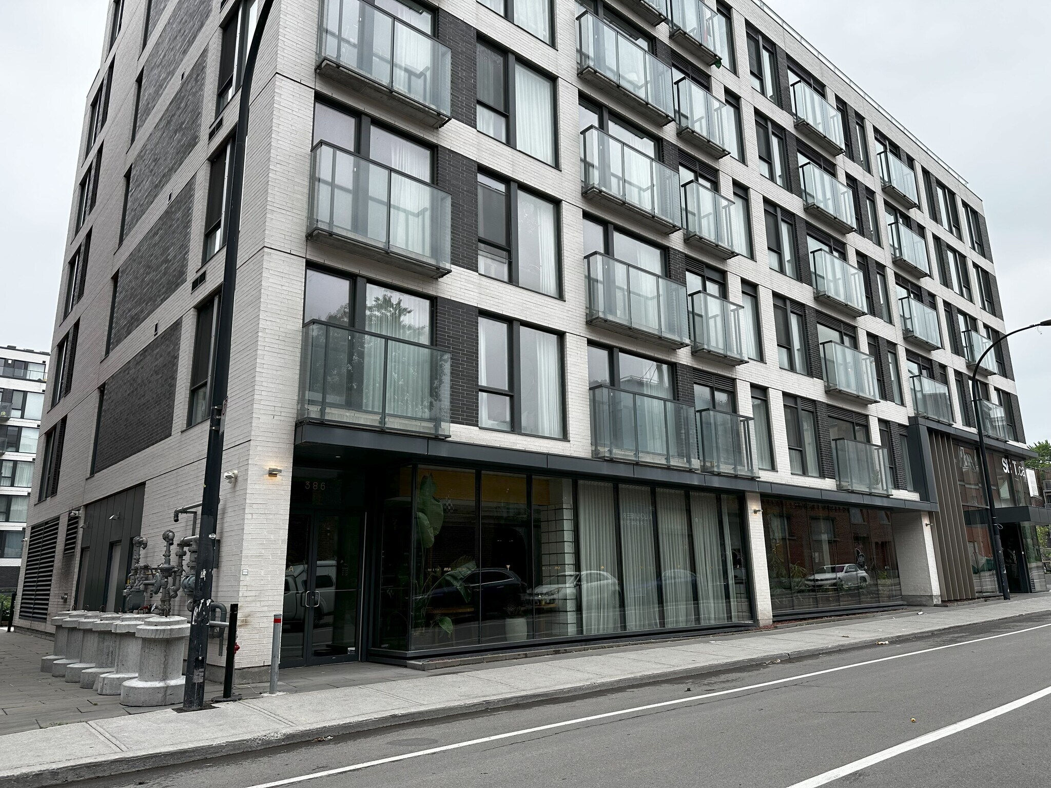 382-400 Rue Richmond, Montréal, QC à louer Photo de l’immeuble– Image 1 sur 11