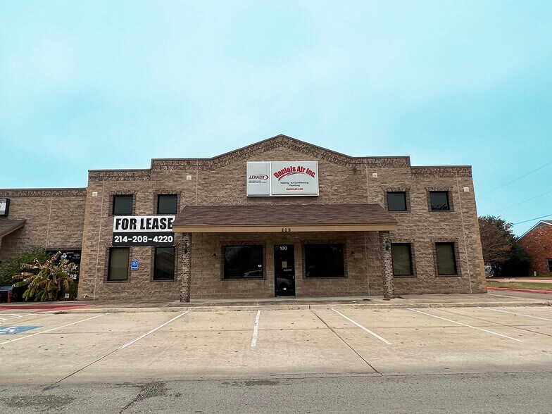 209 S Shady Shores Dr, Lake Dallas, TX à louer - Photo de l’immeuble – Image 1 sur 19