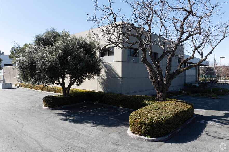 3100 Central Expy, Santa Clara, CA à louer - Photo de l’immeuble – Image 2 sur 9