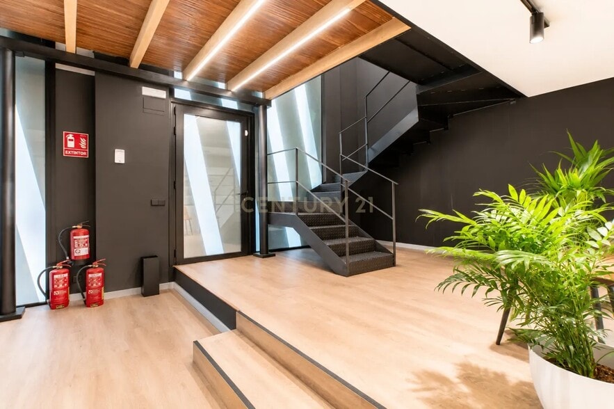 Immeuble residentiel dans Barcelone, Barcelona à vendre - Photo intérieure – Image 2 sur 3