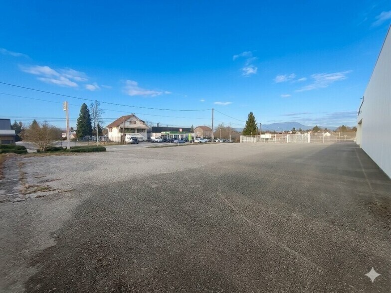 Local commercial dans Les Abrets en Dauphiné à vendre - Photo de l’immeuble – Image 2 sur 9
