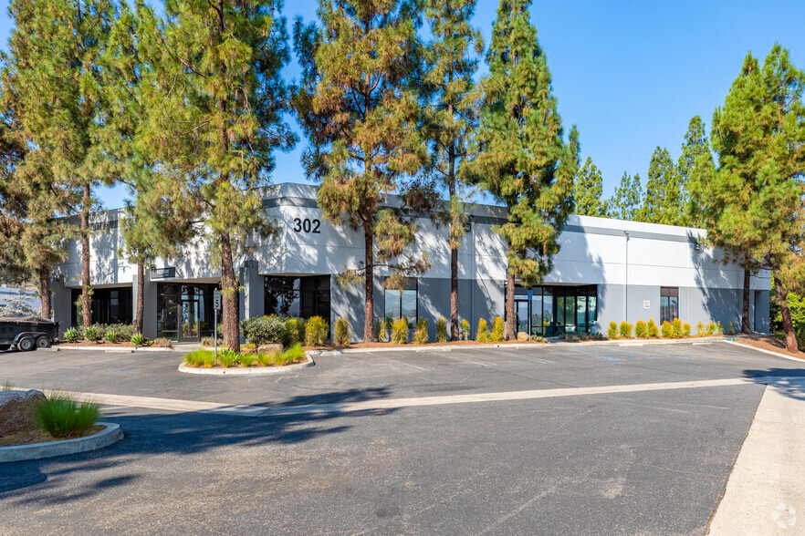 302 Enterprise St, Escondido, CA à louer - Photo de l’immeuble – Image 2 sur 14
