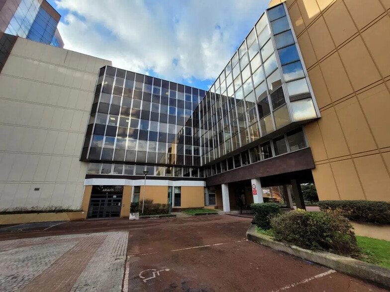 Bureau dans Fontenay-sous-Bois à vendre - Photo de l’immeuble – Image 2 sur 9