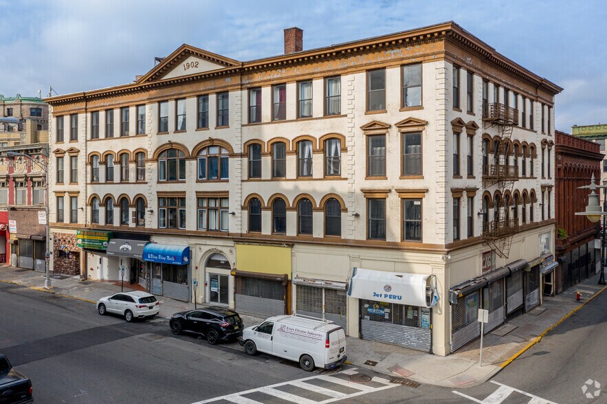 114 Ellison St, Paterson, NJ à vendre - Photo principale – Image 1 sur 20