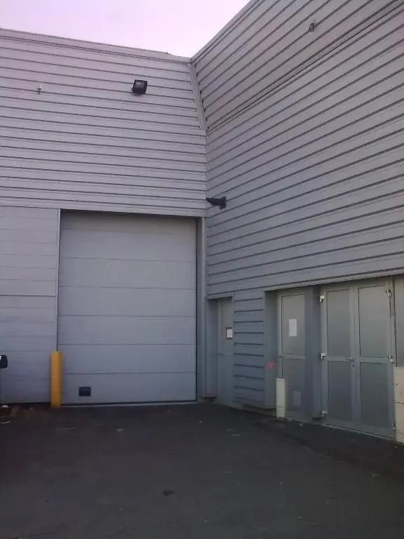 Plus de détails pour Local d'activités à louer