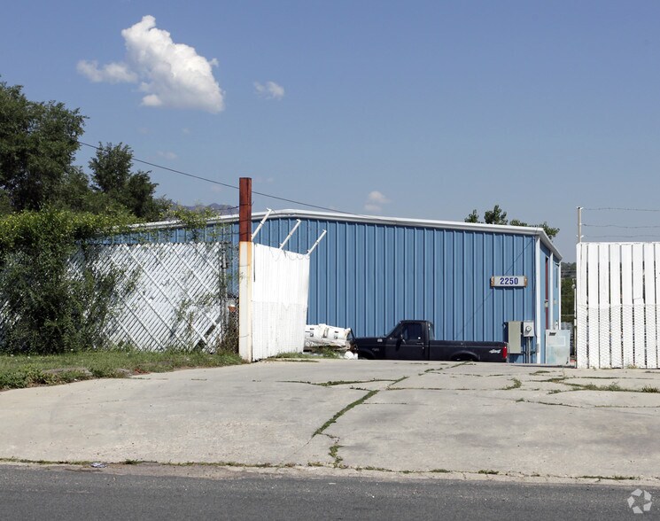 2250 Busch Ave, Colorado Springs, CO à louer - Photo principale – Image 1 sur 2