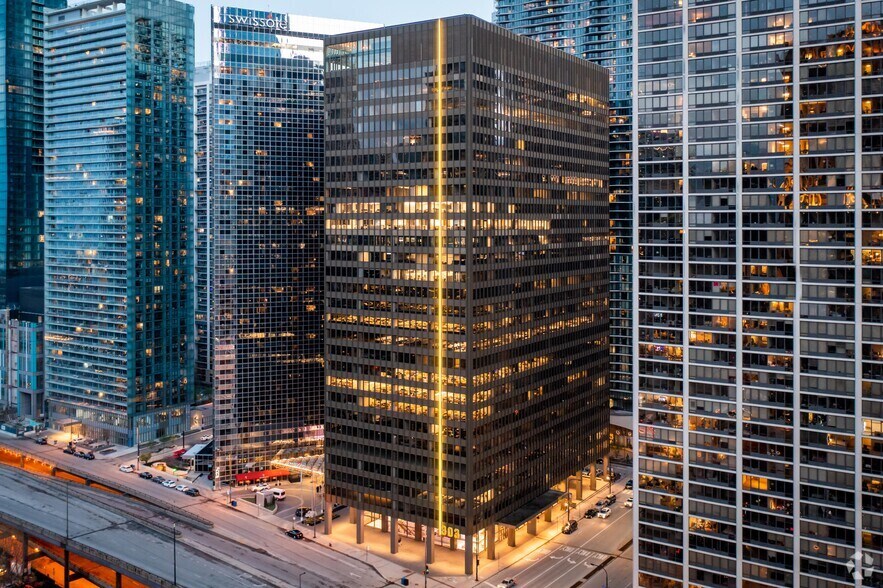 303 E Wacker Dr, Chicago, IL à louer - Photo de l’immeuble – Image 1 sur 21