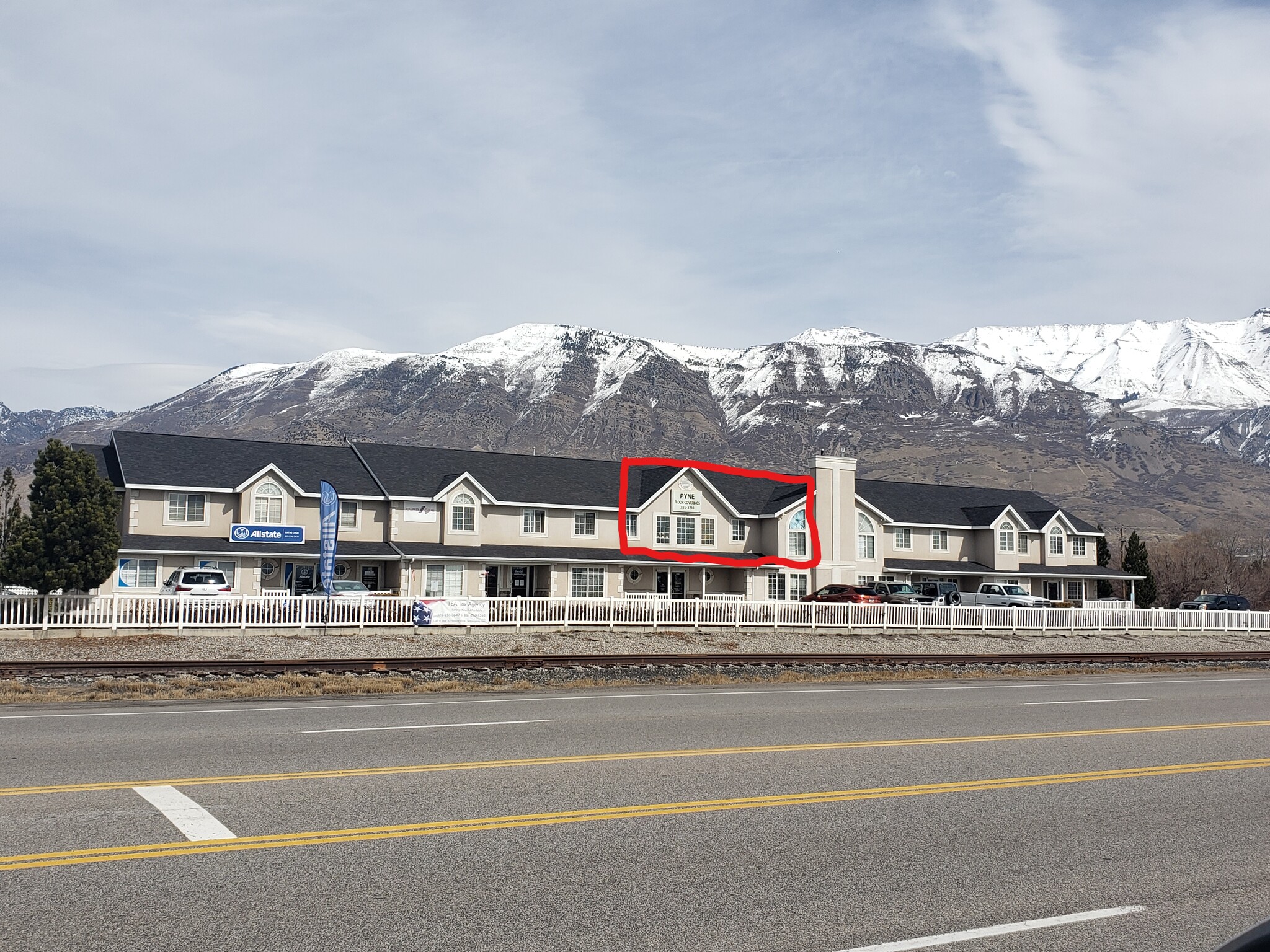 1360 W State Rd, Pleasant Grove, UT à louer Photo de l’immeuble– Image 1 sur 6