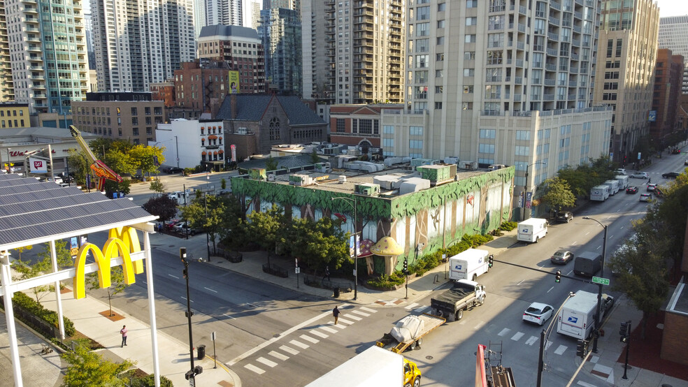 605 N Clark St, Chicago, IL à louer - Photo de l’immeuble – Image 2 sur 9