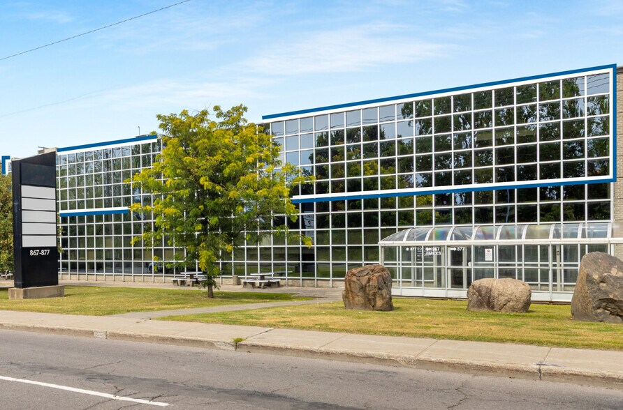 867-877 Boul Jean-Paul-Vincent, Longueuil, QC à louer - Photo de l’immeuble – Image 1 sur 3