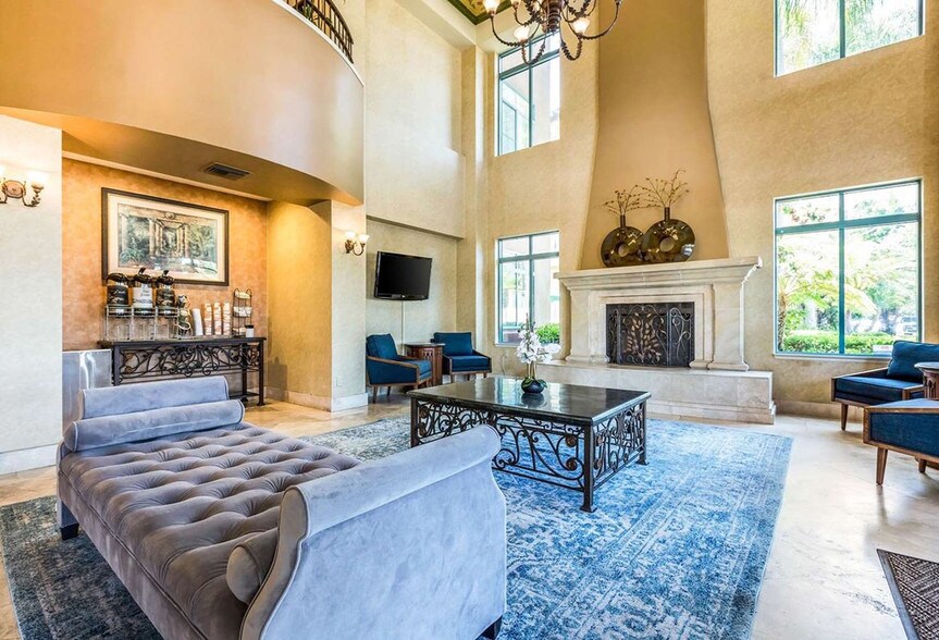 631 Camino del Rio S, San Diego, CA à vendre - Hall d’entrée – Image 3 sur 14