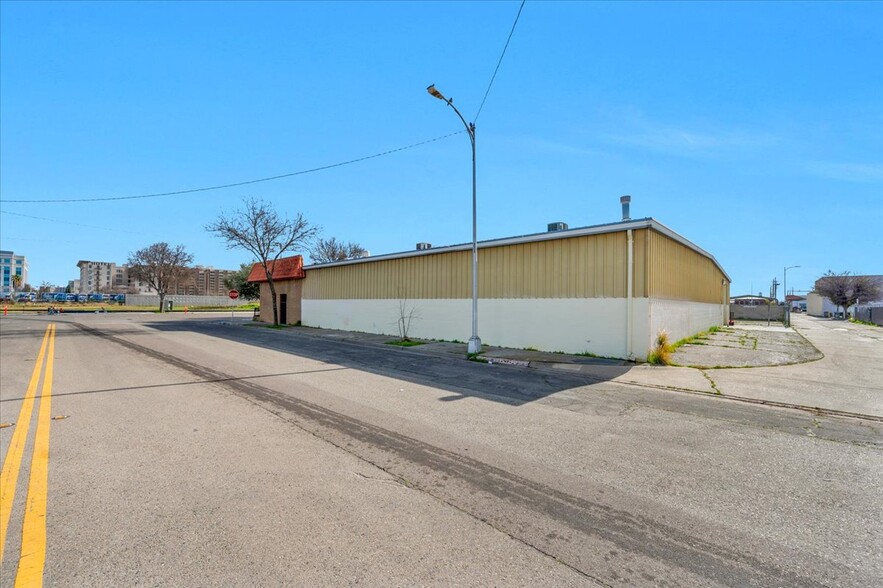 1257 G St, Fresno, CA à louer - Photo de l’immeuble – Image 3 sur 28