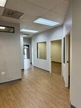 2277 Townsgate Rd, Westlake Village, CA à louer Photo intérieure– Image 1 sur 3