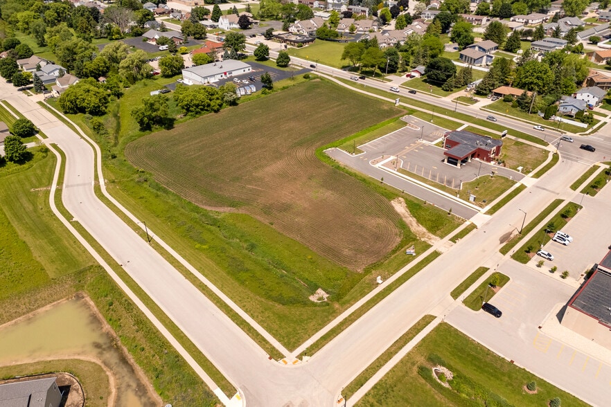 2351 - 2365 E. Main St., Jackson, WI à vendre - Aérien – Image 3 sur 3