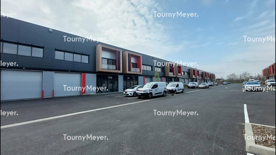 25 Rue Des Usines, Fenouillet à louer - Photo de l’immeuble – Image 2 sur 3