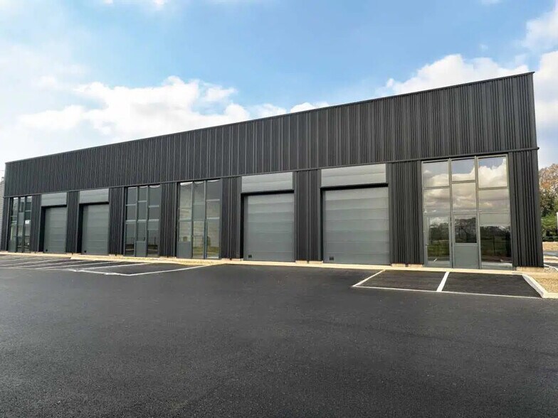 Local d'activités dans Trévoux à vendre - Photo de l’immeuble – Image 1 sur 12