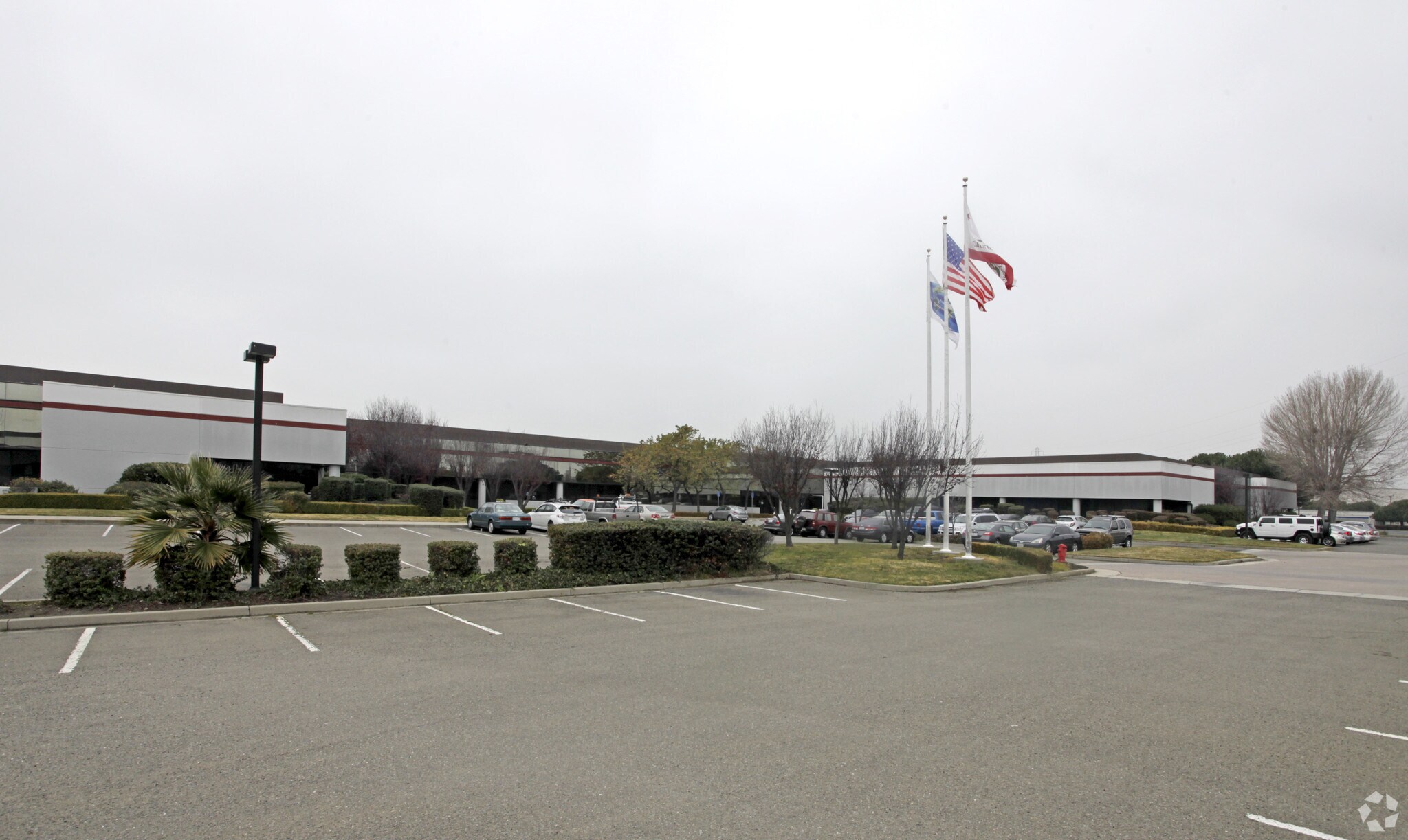 21325-21349 Cabot Blvd, Hayward, CA à louer Photo principale– Image 1 sur 5