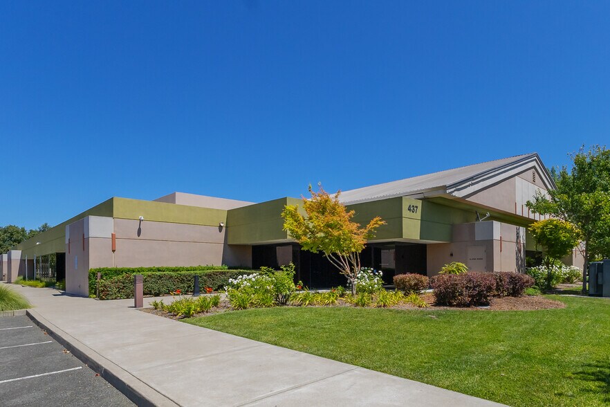 437 Aviation Blvd, Santa Rosa, CA à vendre - Photo de l’immeuble – Image 3 sur 12