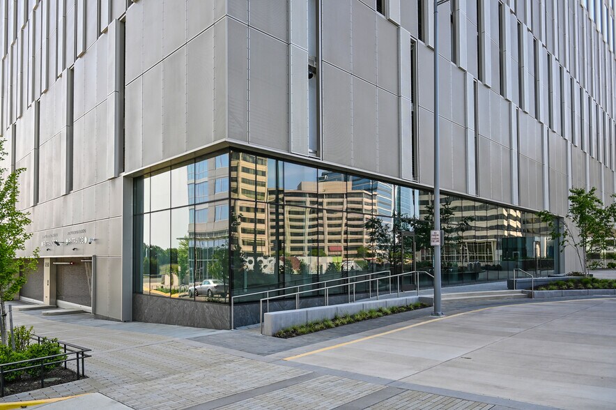1750 Tysons Central St, Vienna, VA à louer - Photo de l’immeuble – Image 1 sur 3