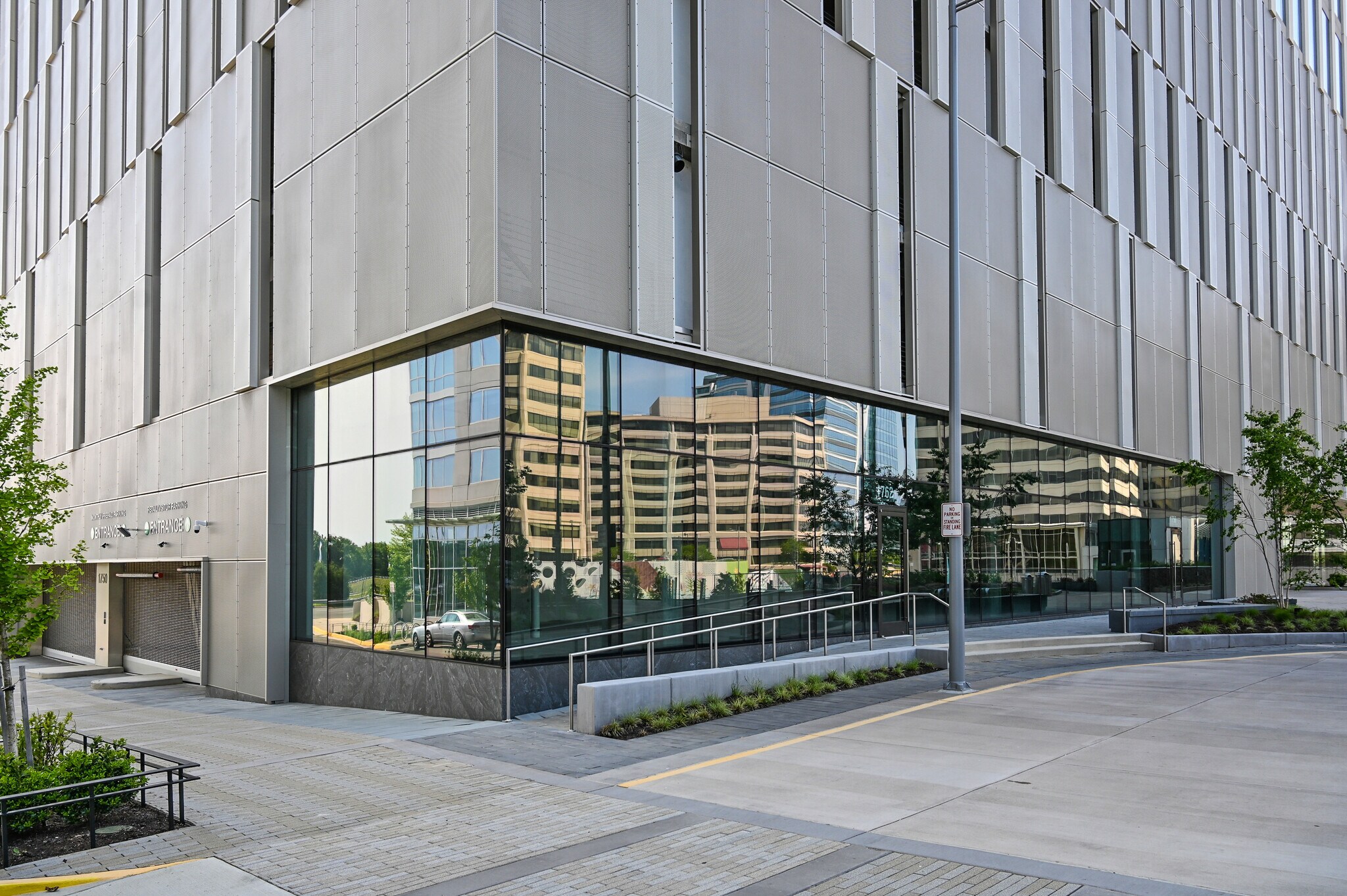 1750 Tysons Central St, Vienna, VA à louer Photo de l’immeuble– Image 1 sur 4