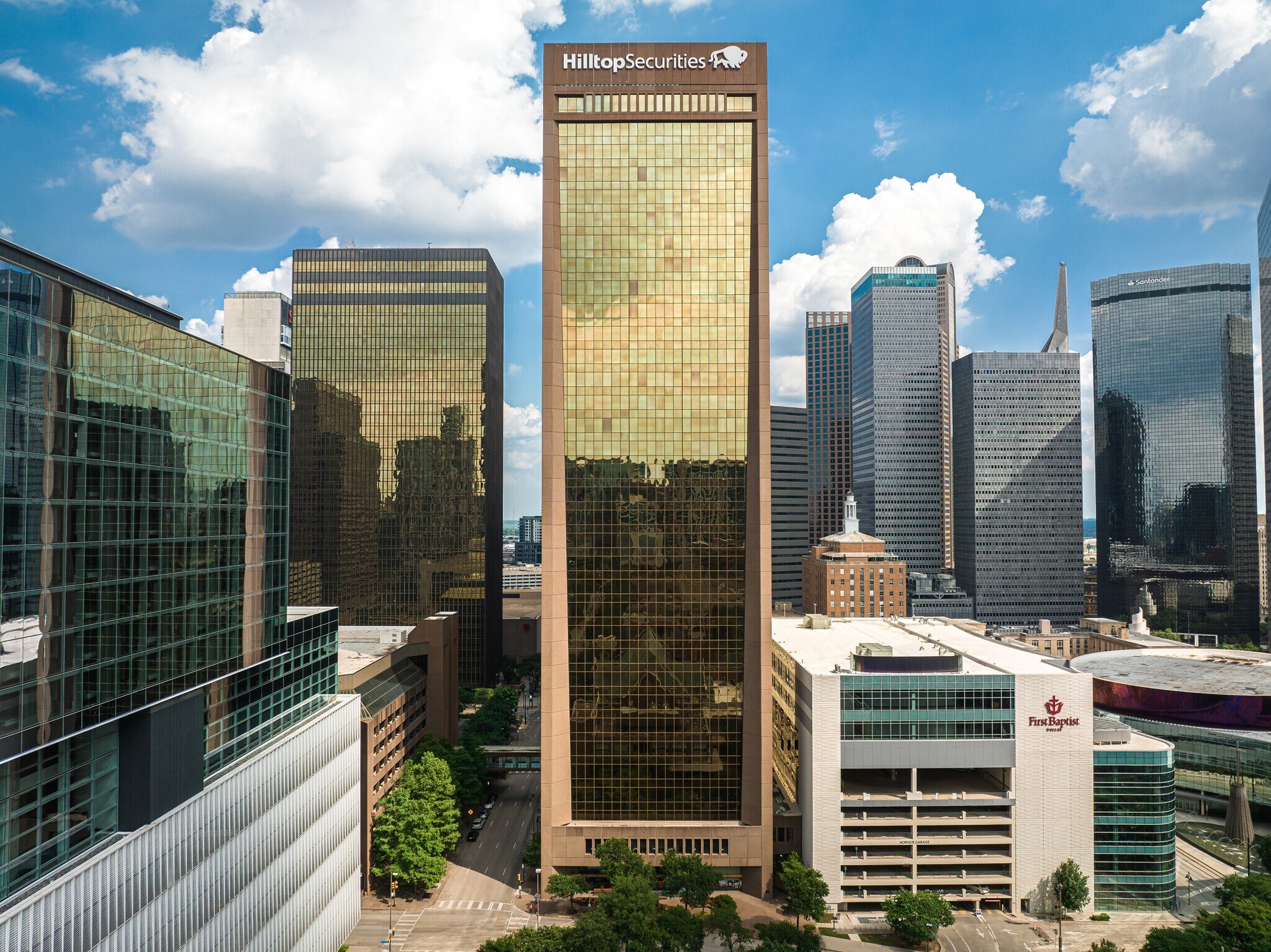 717 N Harwood St, Dallas, TX à louer Photo principale– Image 1 sur 9