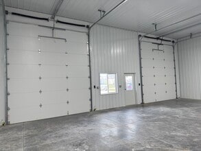 200 Greenfield Dr, Tiffin, IA à louer Photo intérieure– Image 2 sur 7