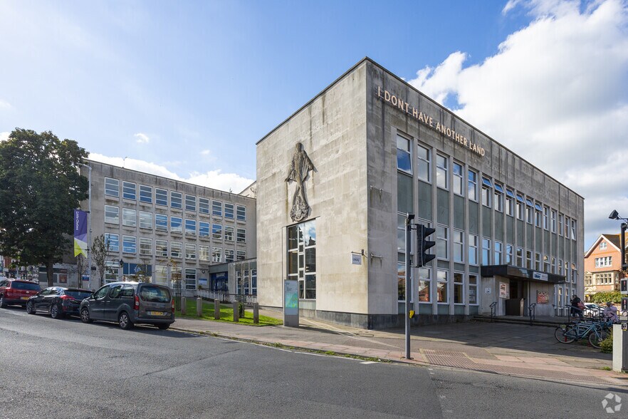 1 Grove Rd, Eastbourne à louer - Photo de l’immeuble – Image 2 sur 3